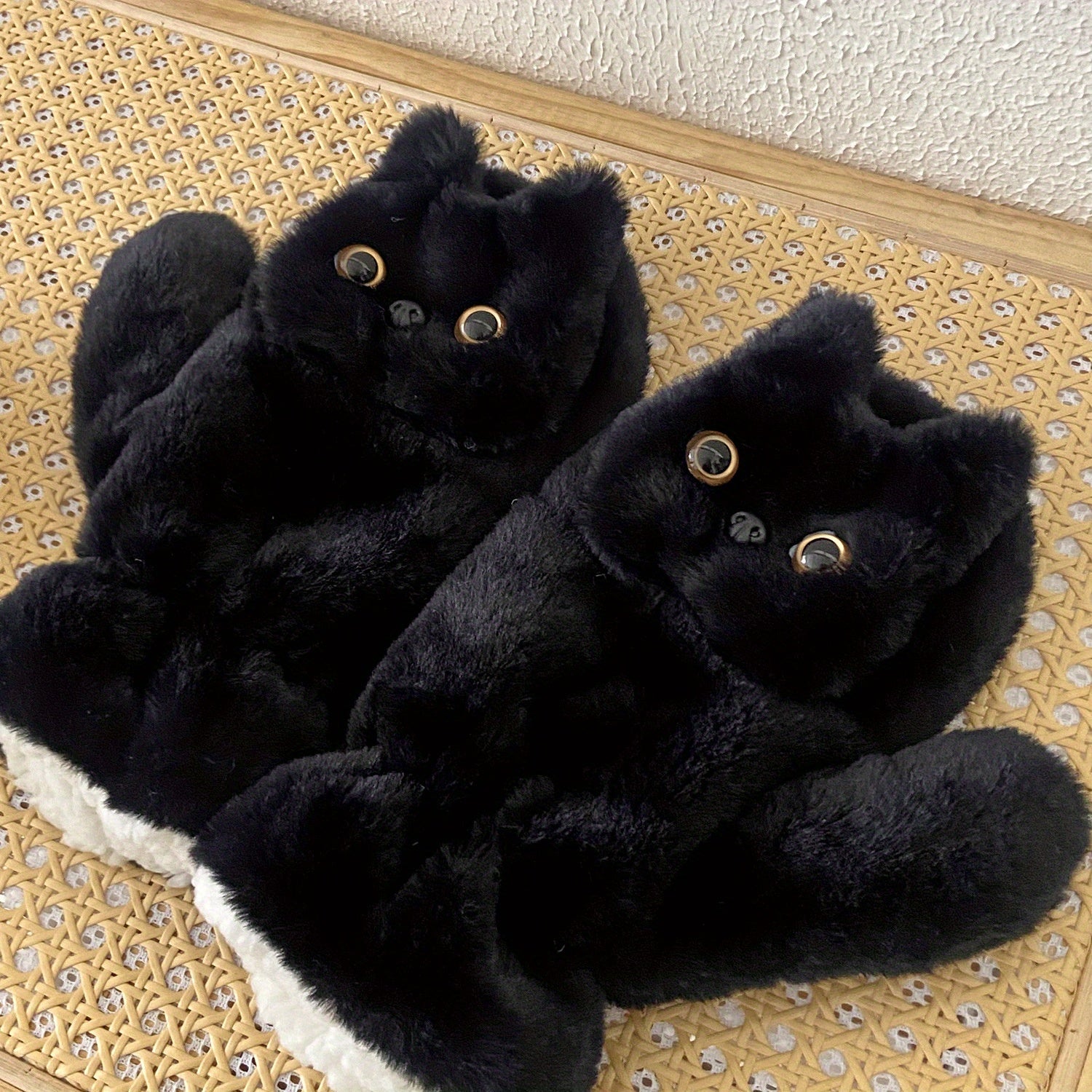 Charming Black Cat Plush Gloves for Women - Cozy & Warm Winter Accessory with Detachable Drawstring, Perfect for Casual Outings and Cycling